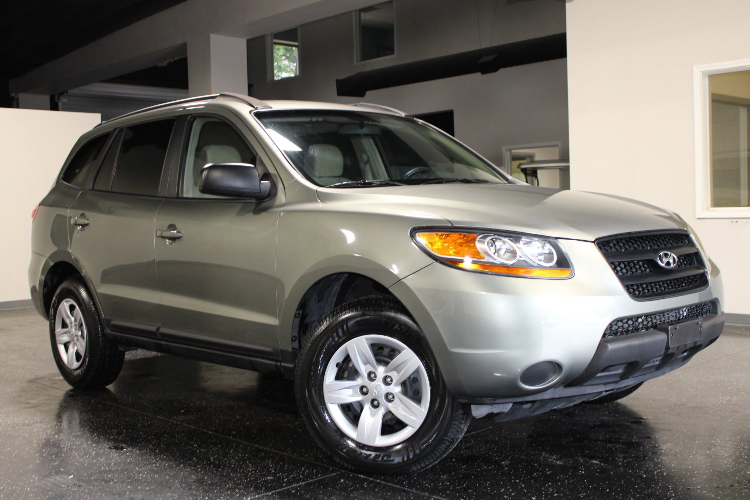 Used 2009 Hyundai Santa Fe GLS FWD image 1