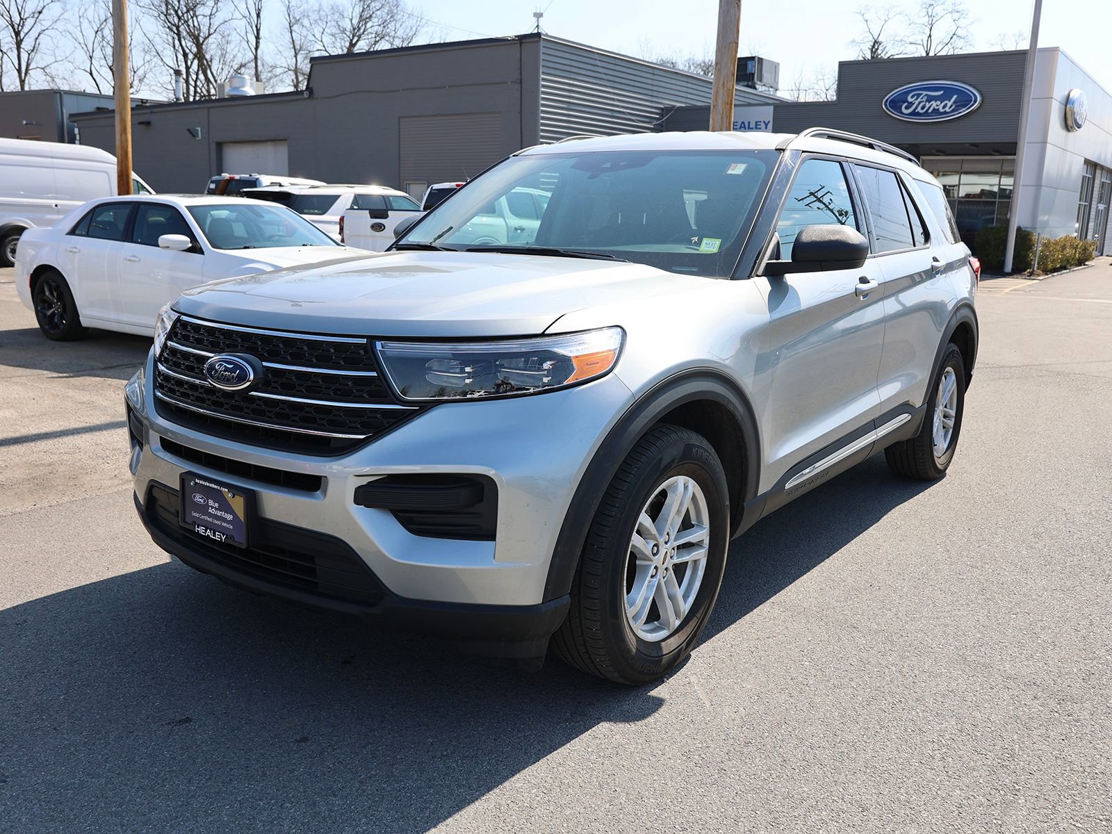 Certified 2023 Ford Explorer XLT image 3