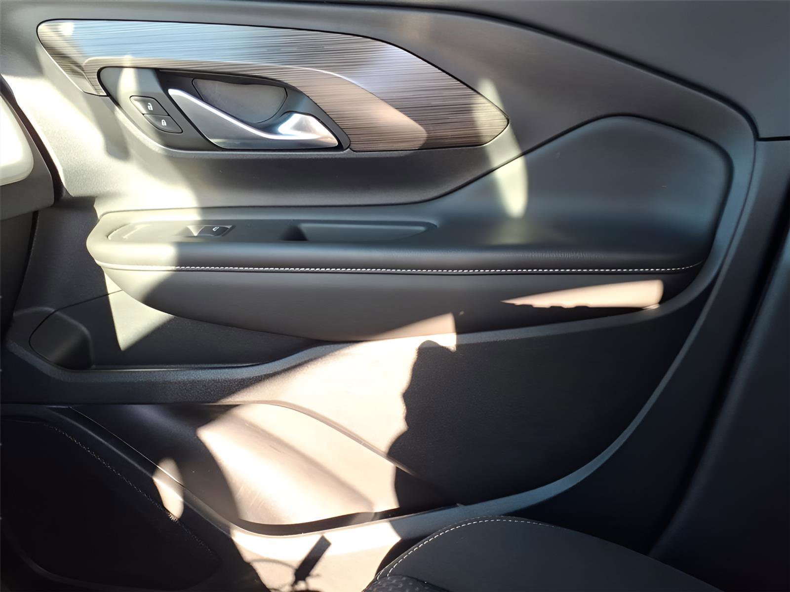 Used 2023 GMC Terrain SLE w/ Elevation Edition image 26