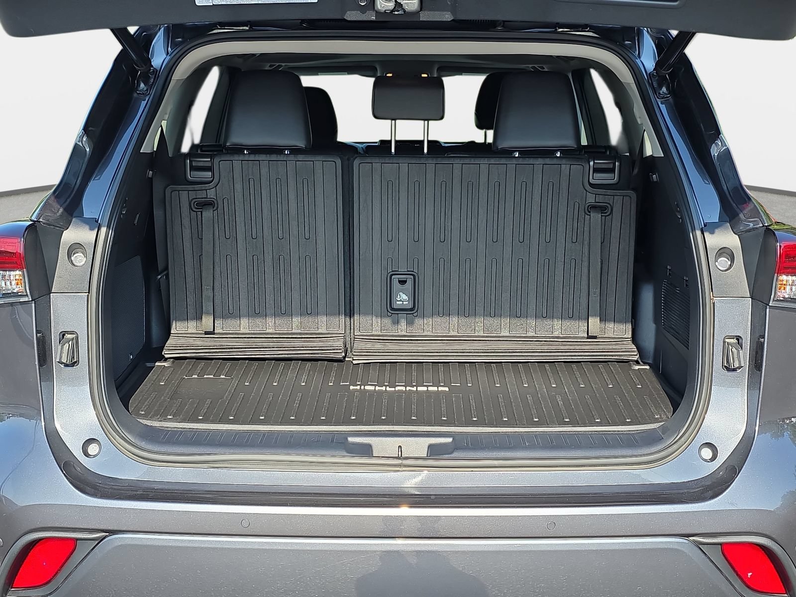 Used 2020 Toyota Highlander Limited FWD image 13