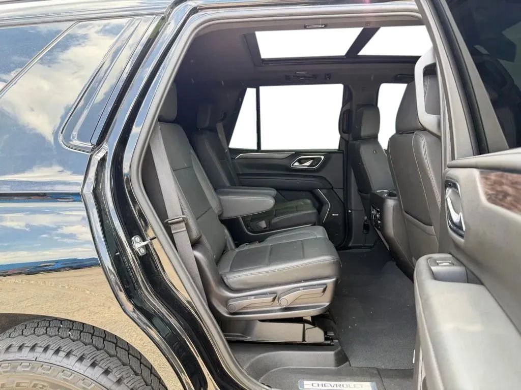 Used 2024 Chevrolet Tahoe Z71 w/ Luxury Package AWD/4WD image 29