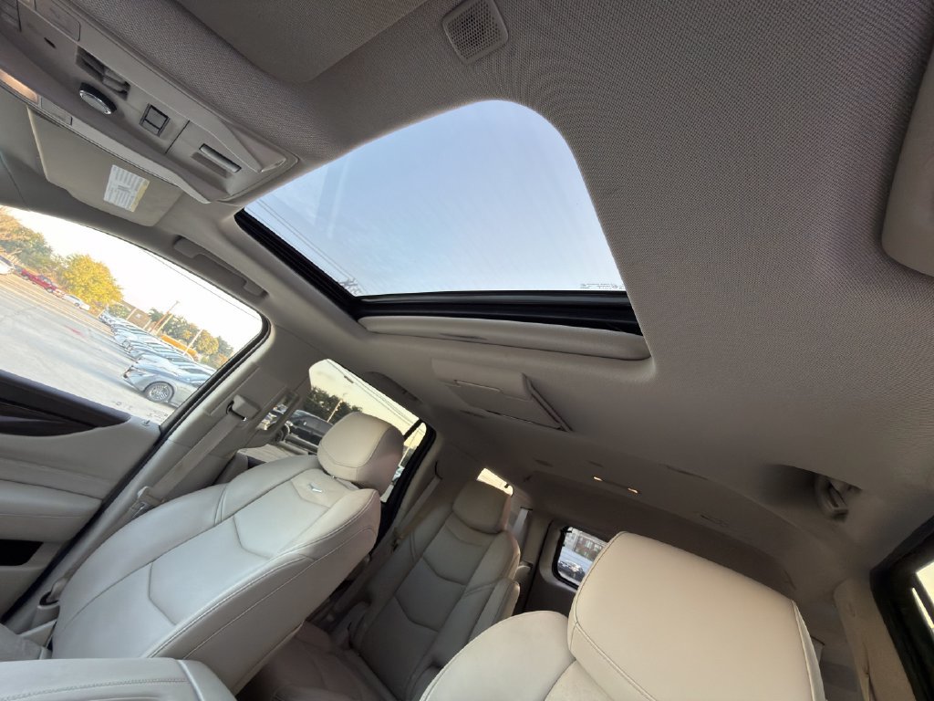 Used 2017 Cadillac Escalade Premium Luxury RWD image 28