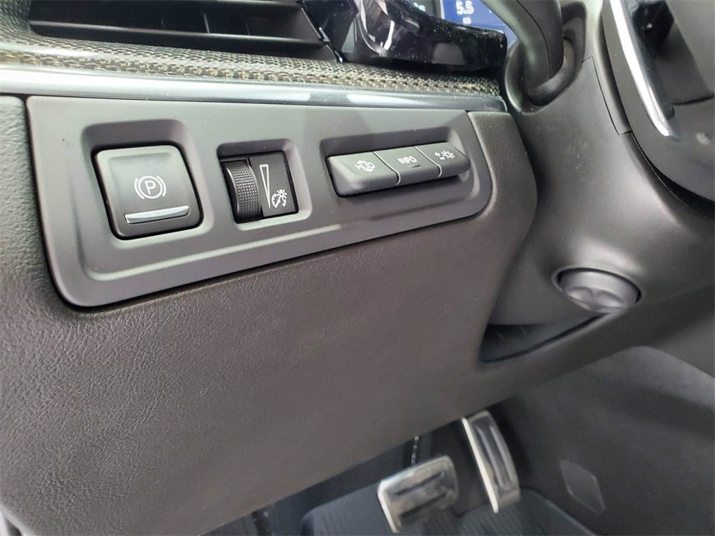 New 2026 Cadillac XT5 Sportv w/ LPO, Onyx Lite Package image 13