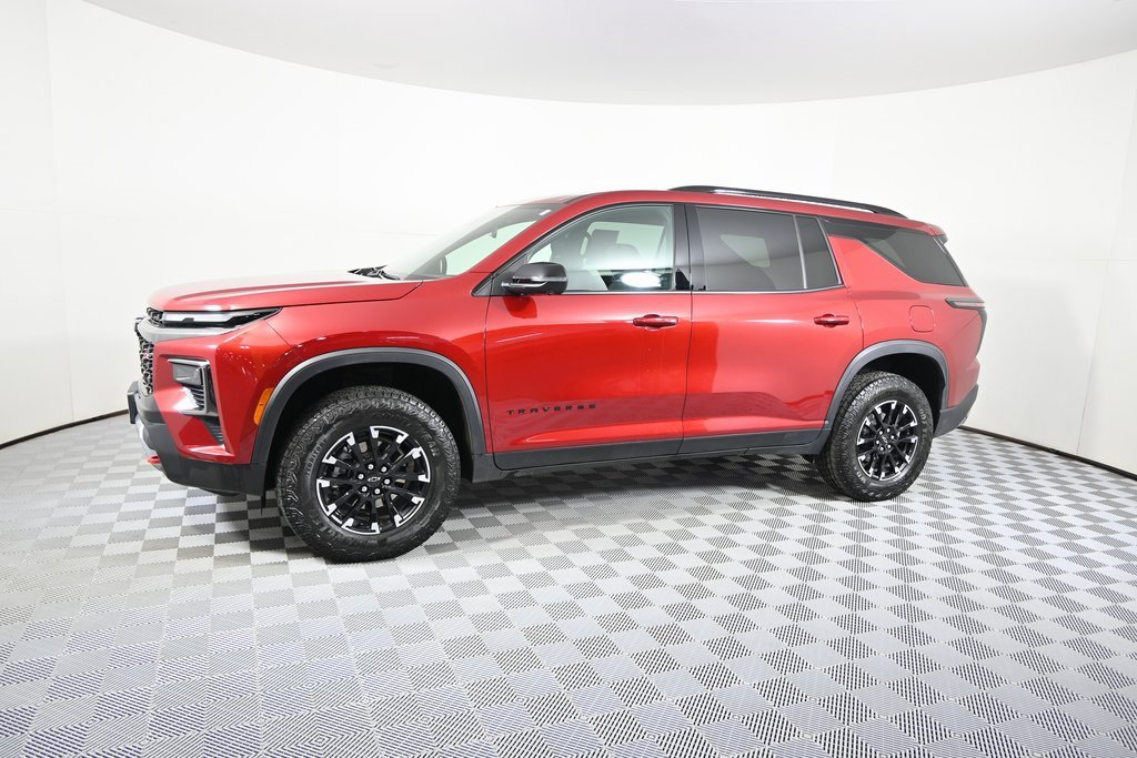 Used 2024 Chevrolet Traverse Z71 image 2