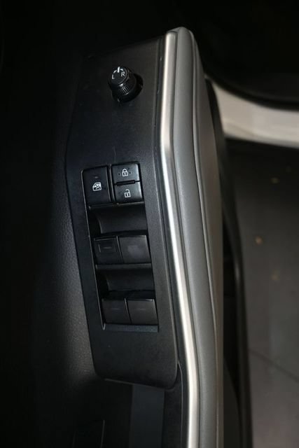 Used 2020 Toyota Highlander LE FWD image 12