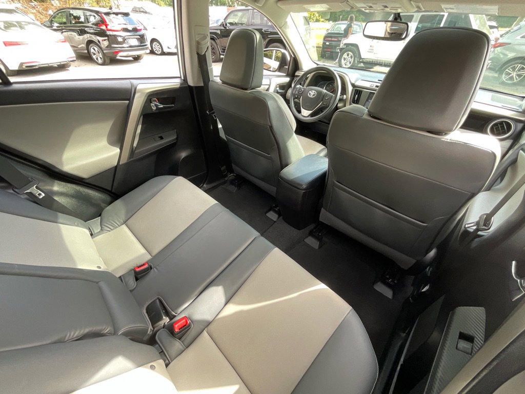 Used 2015 Toyota RAV4 Limited image 31