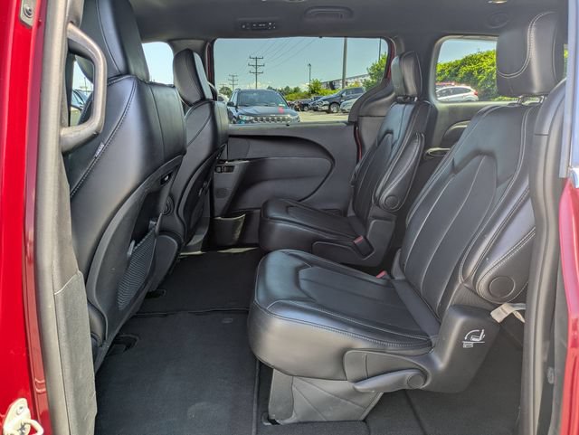 Used 2025 Chrysler Pacifica Select FWD image 18