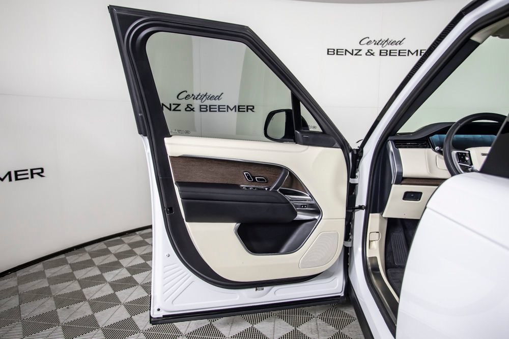 Used 2024 Land Rover Range Rover SE AWD/4WD image 17