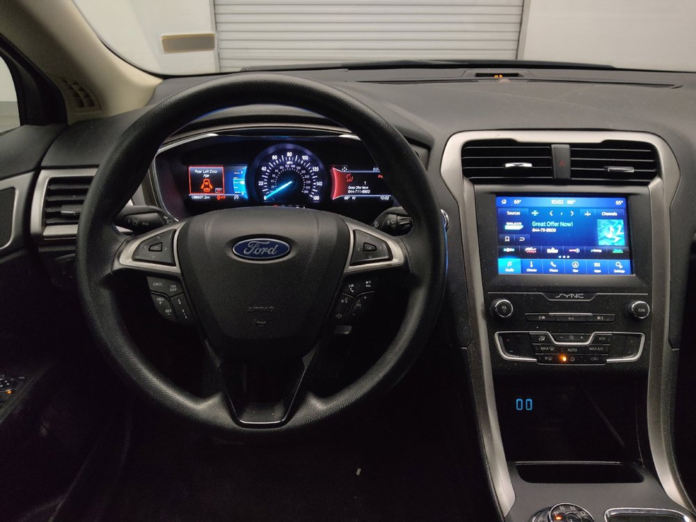 Used 2020 Ford Fusion SE FWD image 22