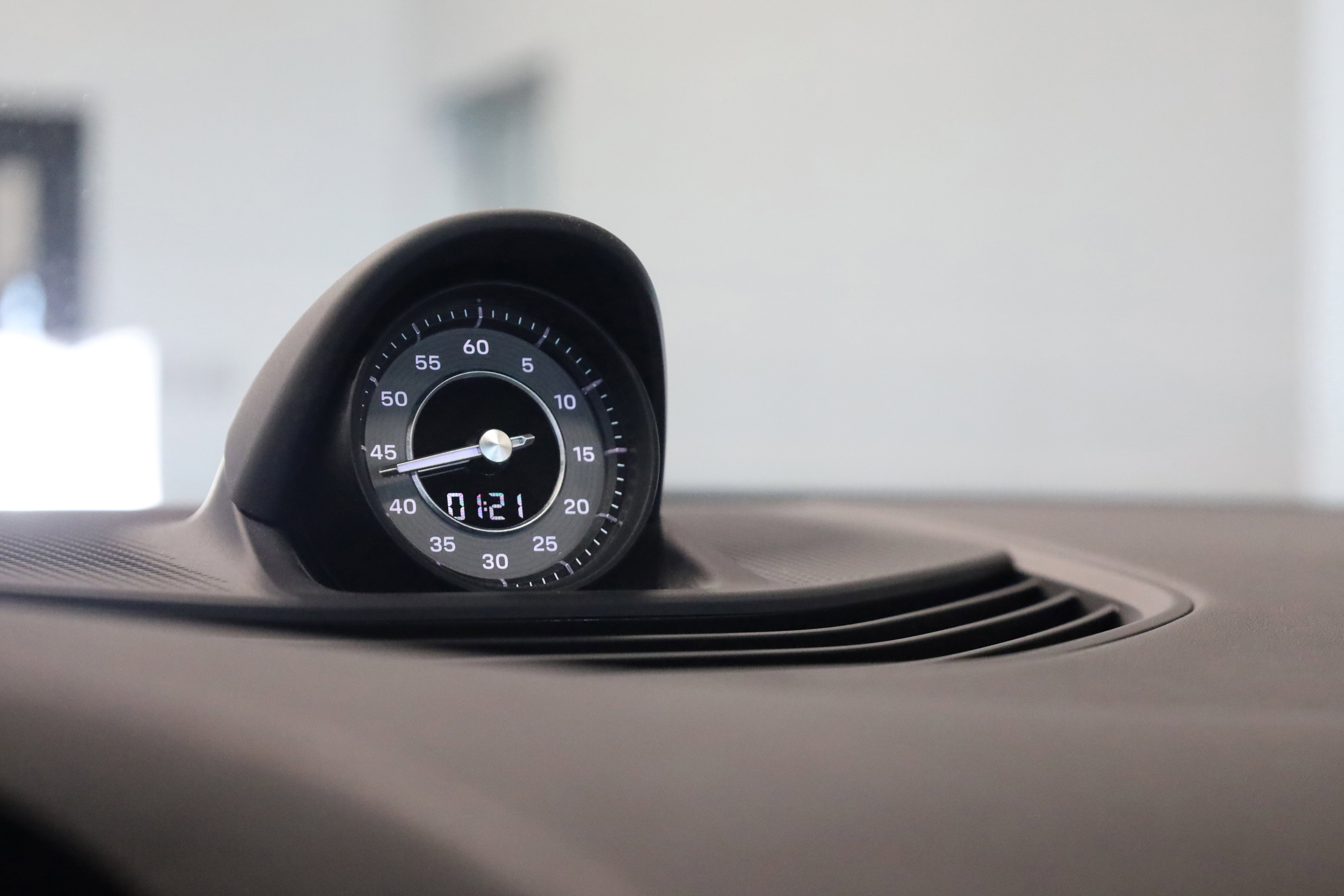 Used 2020 Porsche Taycan Turbo S image 27