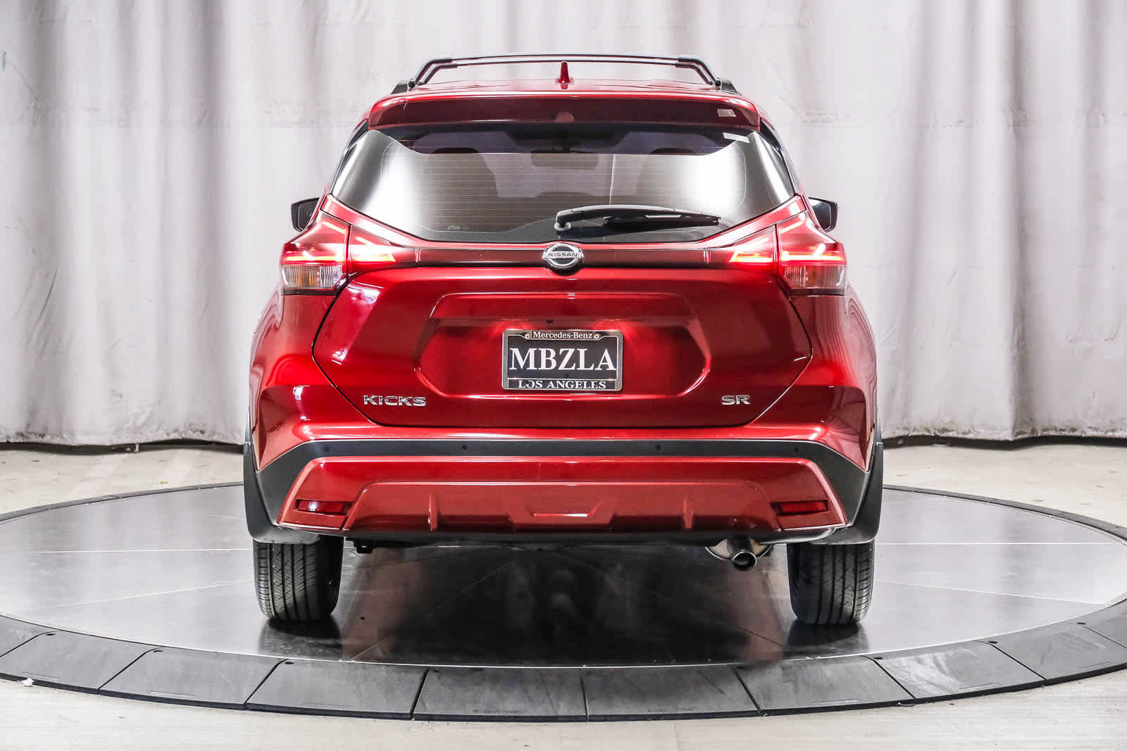 Used 2021 Nissan Kicks SR w/ SR Premium Package FWD image 3