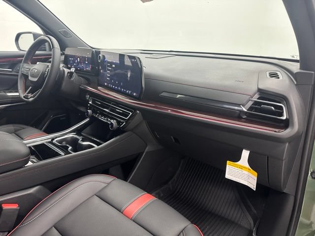 New 2027 Chevrolet Traverse RS w/ LPO, Floor Liner Package AWD/4WD image 33