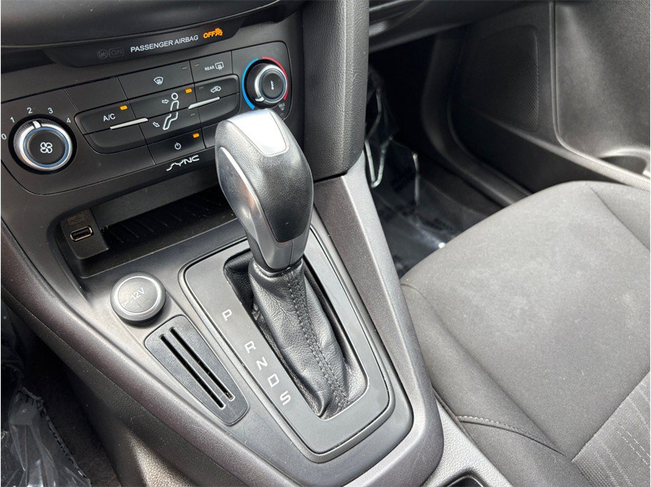 Used 2015 Ford Focus SE w/ SE Sport Package FWD image 24