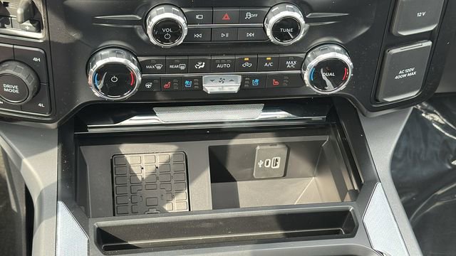 New 2025 Ford F250 Lariat w/ Chrome Package image 23