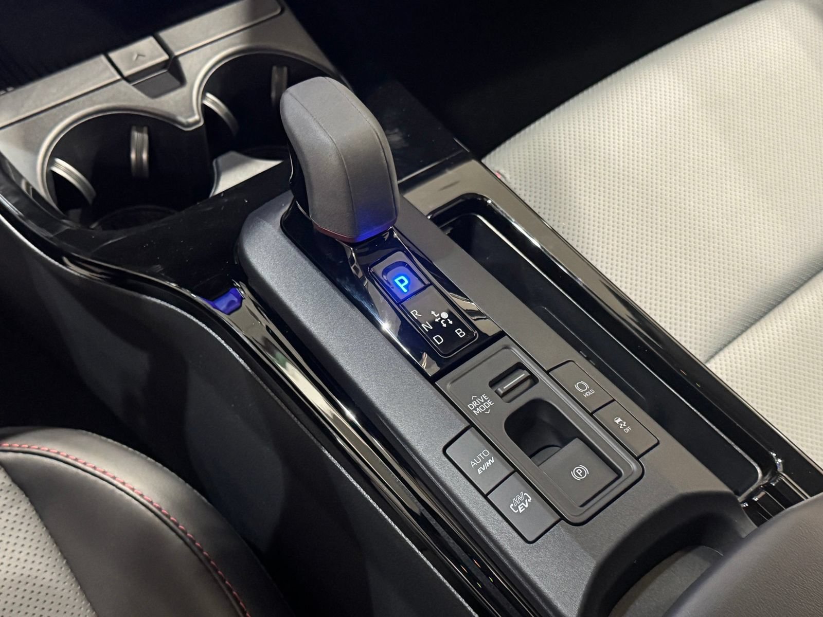 New 2026 Toyota Prius Plug-In Hybrid FWD image 24