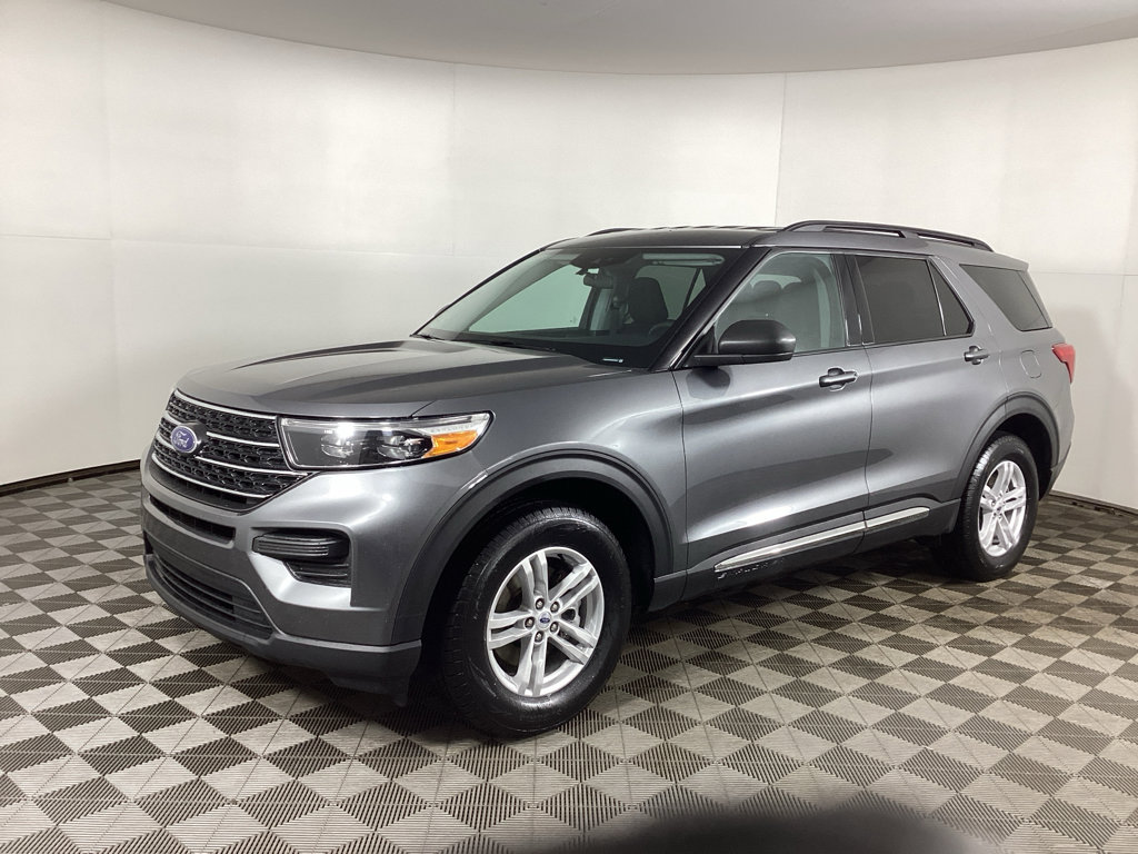 Used 2024 Ford Explorer XLT AWD/4WD image 5