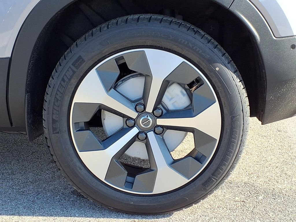 New 2026 Volvo XC40 B5 Plus w/ Climate Package AWD/4WD image 6