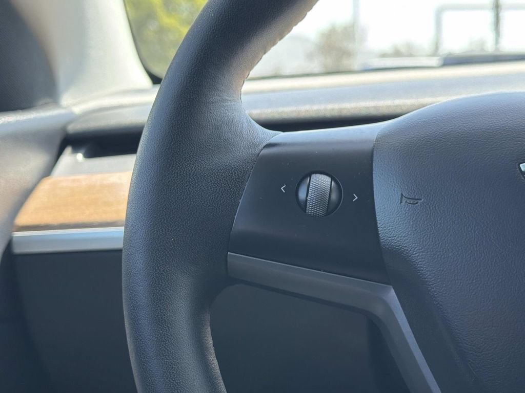 Used 2022 Tesla Model Y Performance AWD/4WD image 11