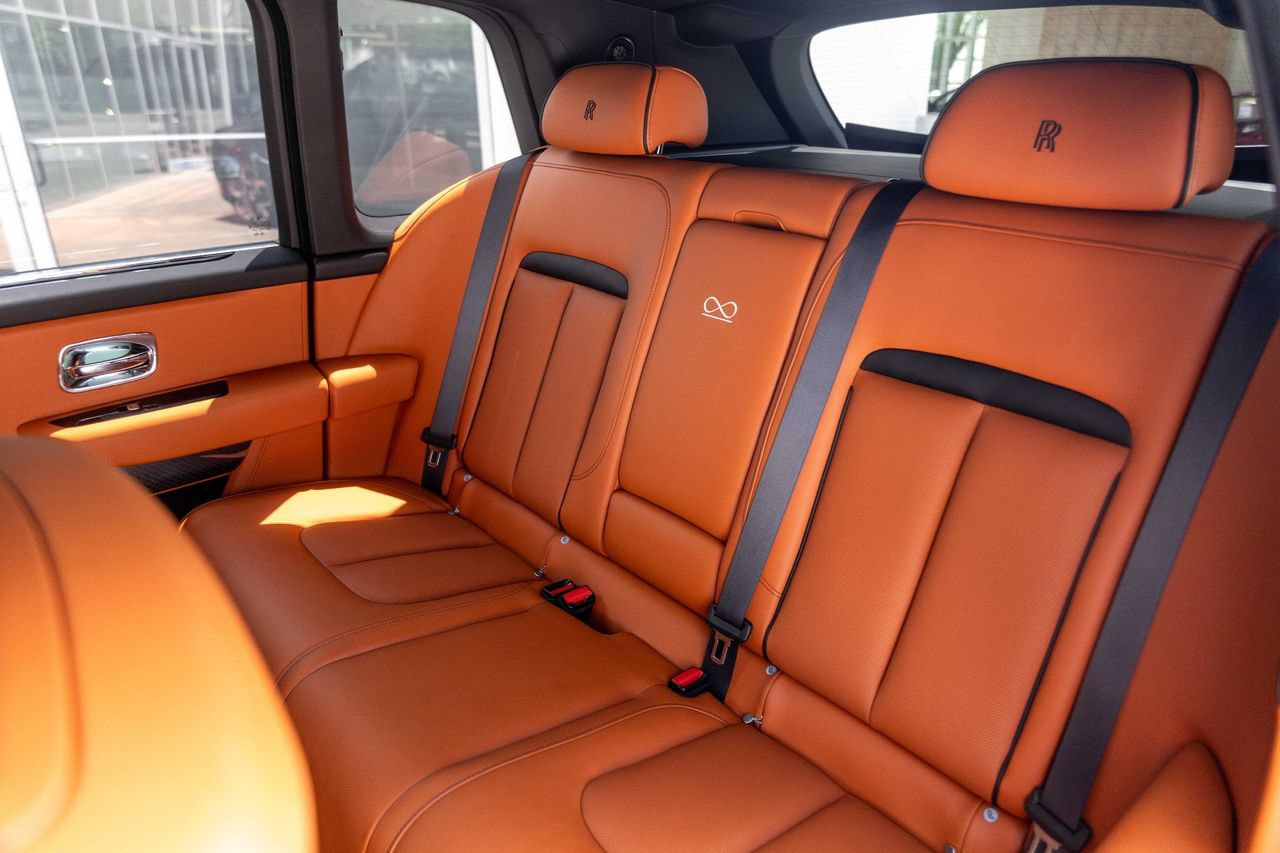 Certified 2025 Rolls-Royce Cullinan Black Badge w/ Leather Finishing Pack AWD/4WD image 38