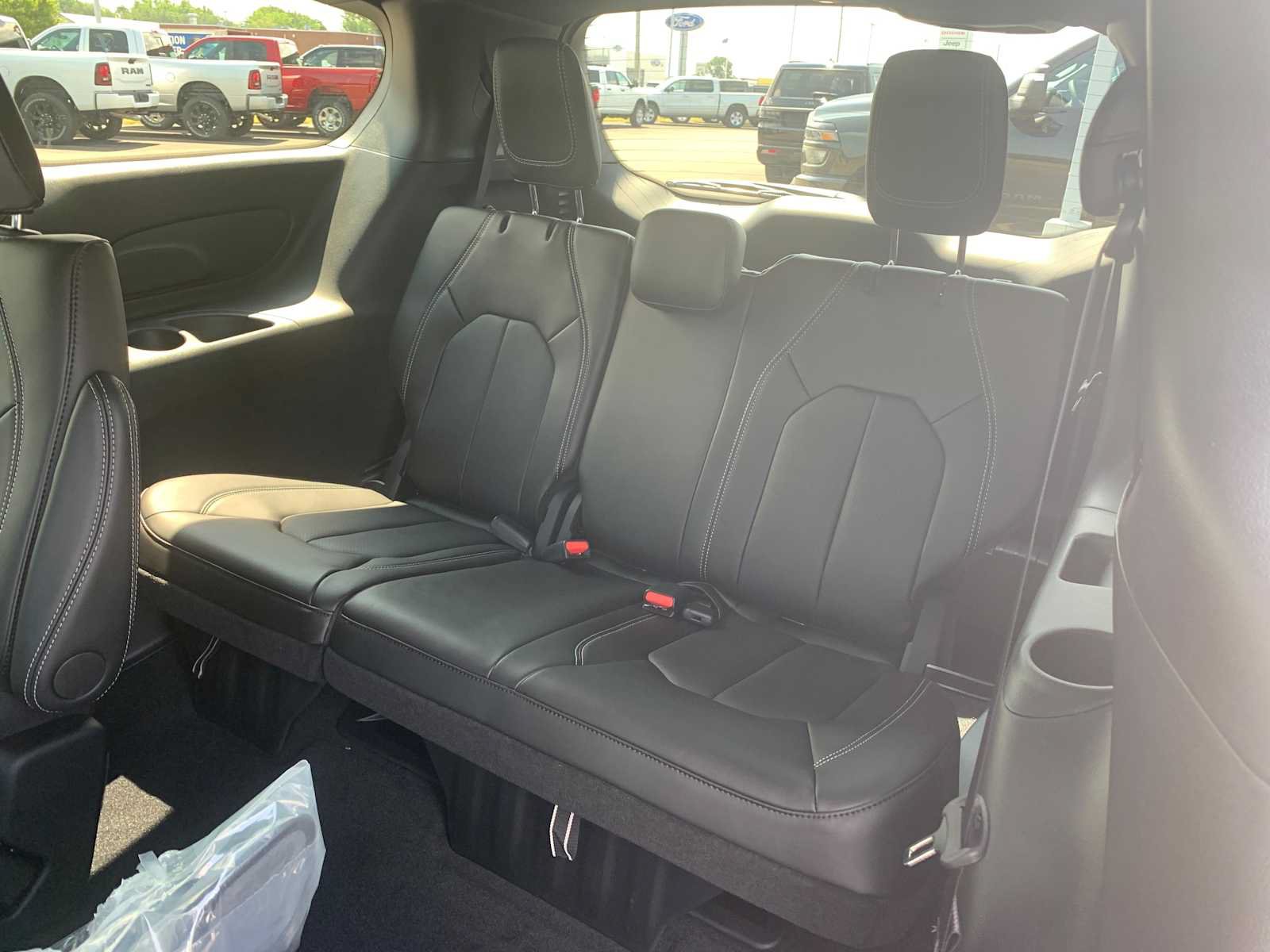 New 2027 Chrysler Pacifica LX FWD image 15