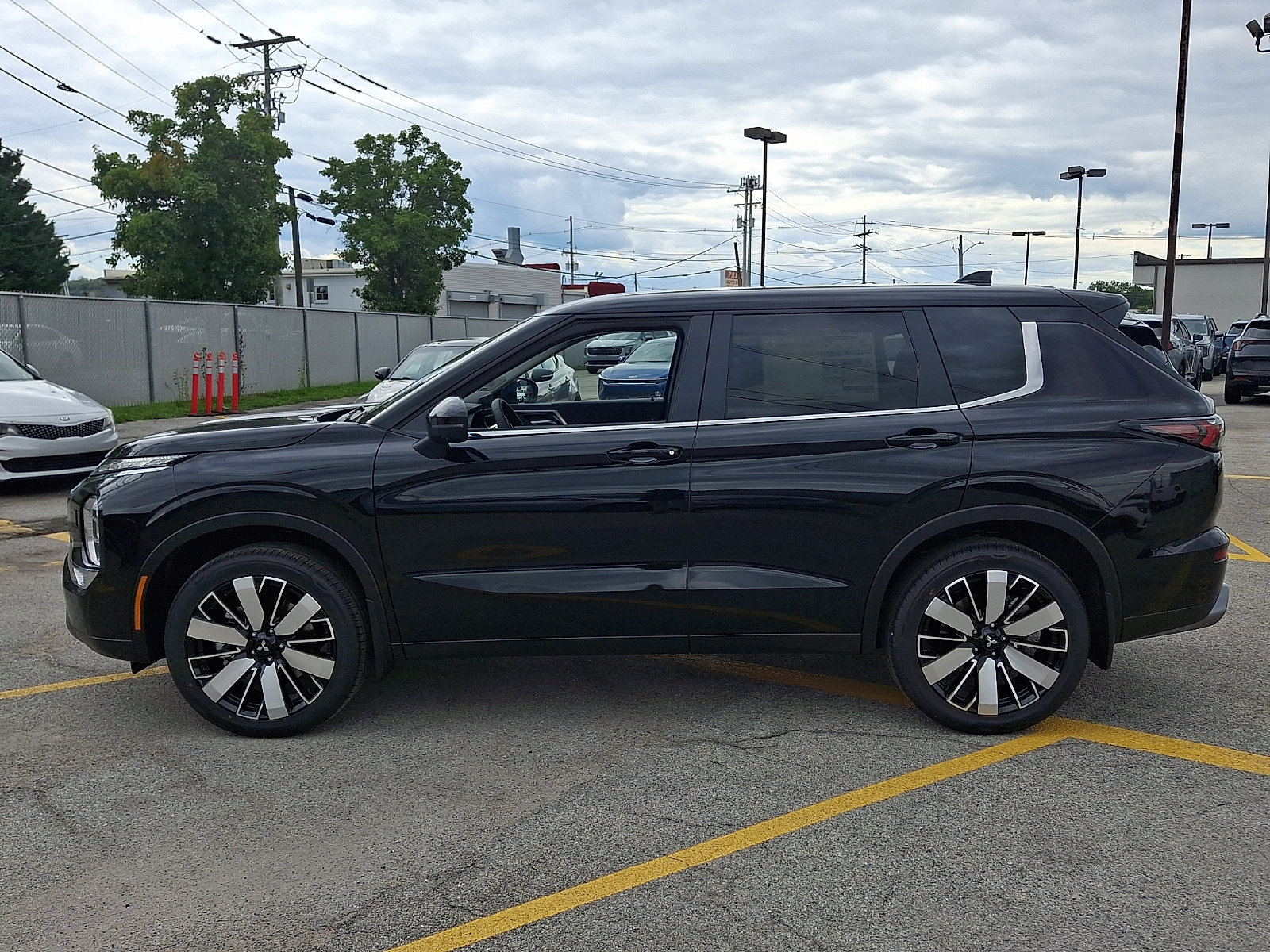 New 2026 Mitsubishi Outlander SE AWD/4WD image 5