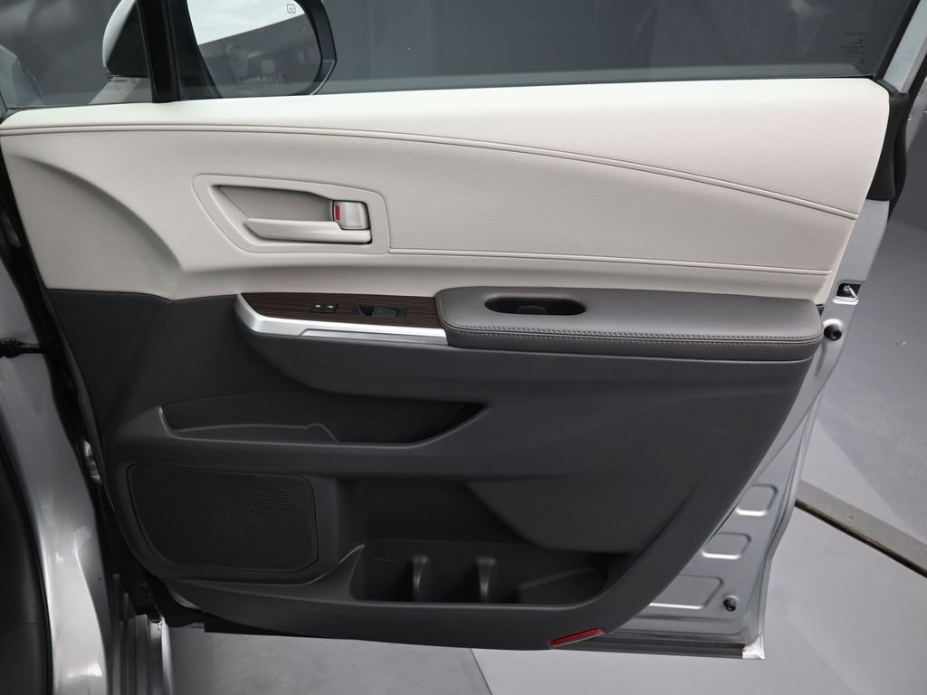 Certified 2024 Toyota Sienna LE image 34