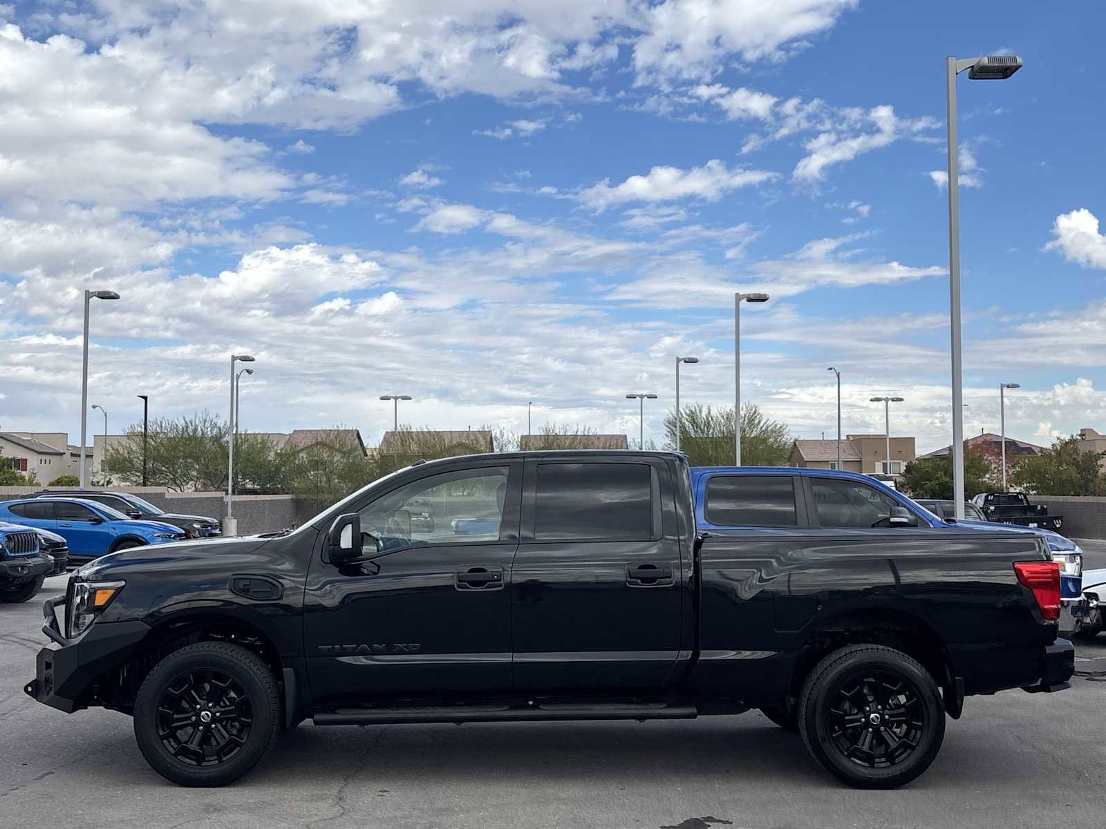 Used 2019 Nissan Titan SL w/ Midnight Edition image 6
