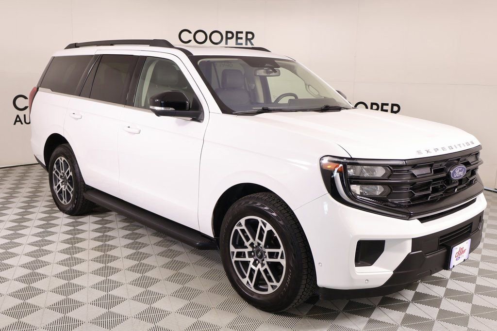 Used 2025 Ford Expedition Active image 1