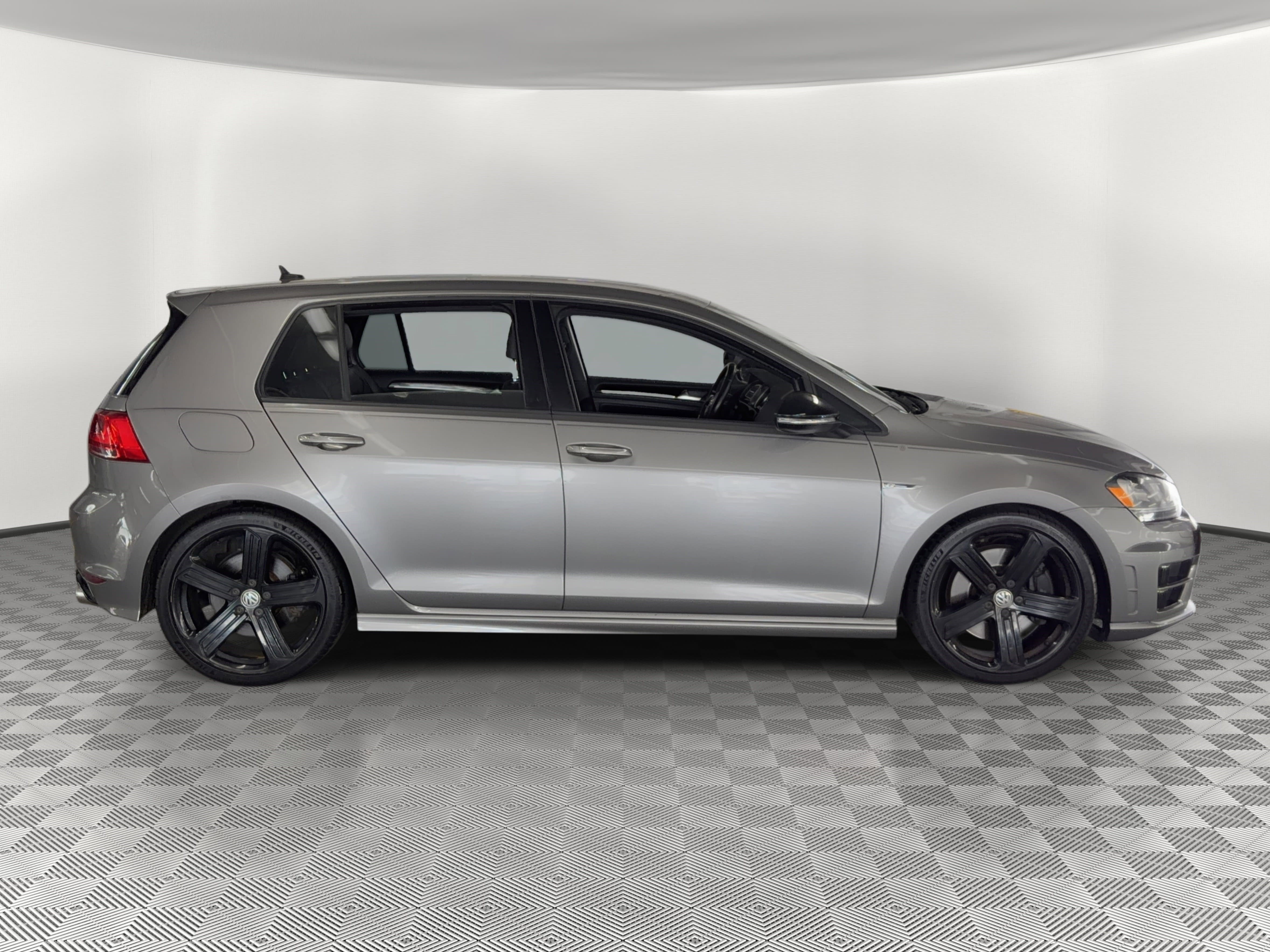 Used 2016 Volkswagen Golf 4-Door AWD/4WD image 8