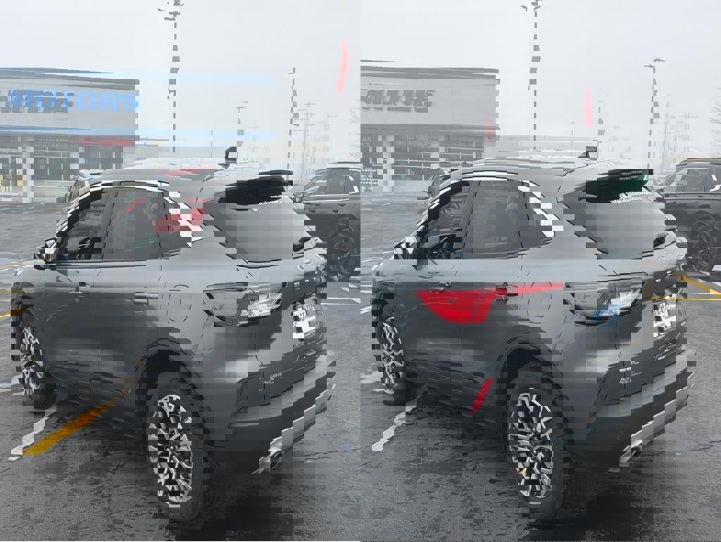 Used 2022 Ford Escape SEL image 9