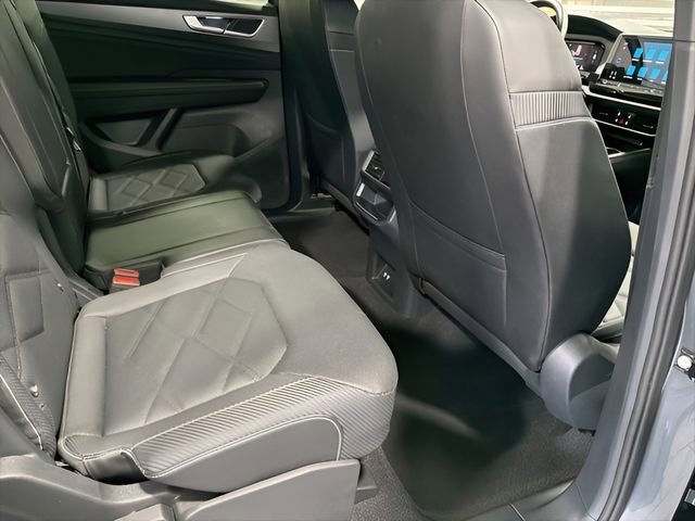 Used 2025 Volkswagen Atlas Cross Sport SE image 29