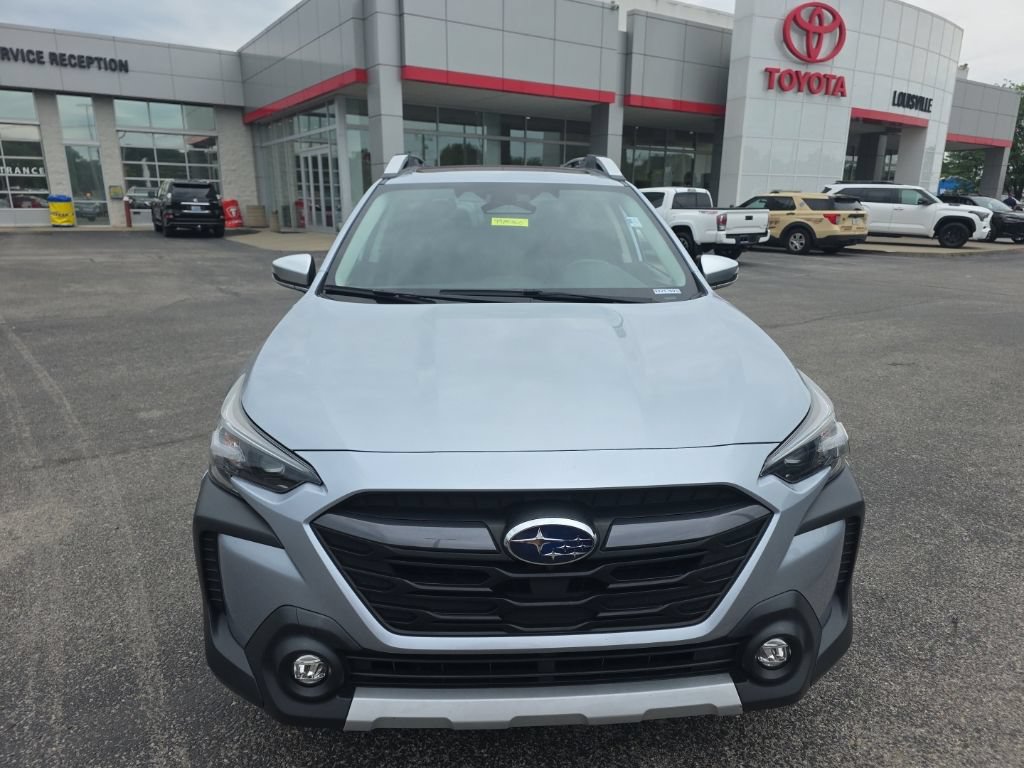 Used 2023 Subaru Outback Touring AWD/4WD image 3
