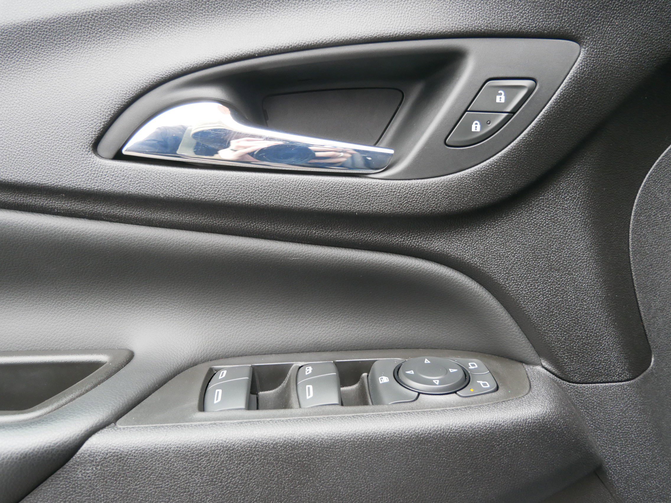 Used 2020 Chevrolet Equinox LT image 9