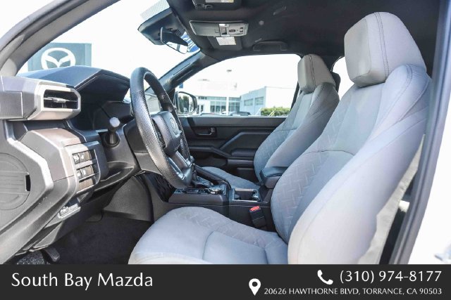 Used 2025 Toyota Tacoma SR5 AWD/4WD image 17