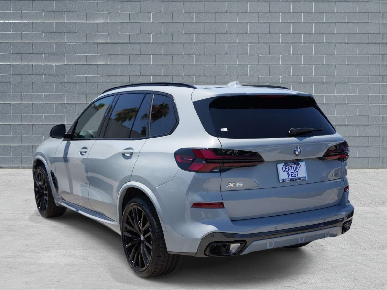 New 2026 BMW X5 xDrive40i w/ M Sport Package AWD/4WD image 3