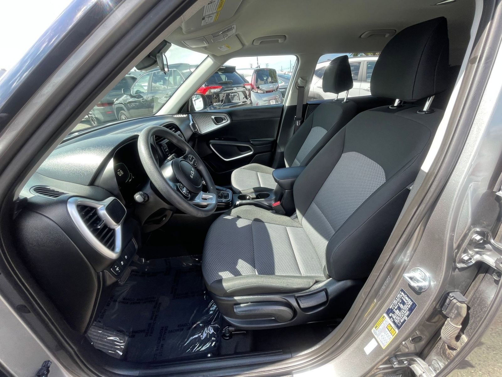 Used 2025 Kia Soul LX w/ LX Technology Package FWD image 27