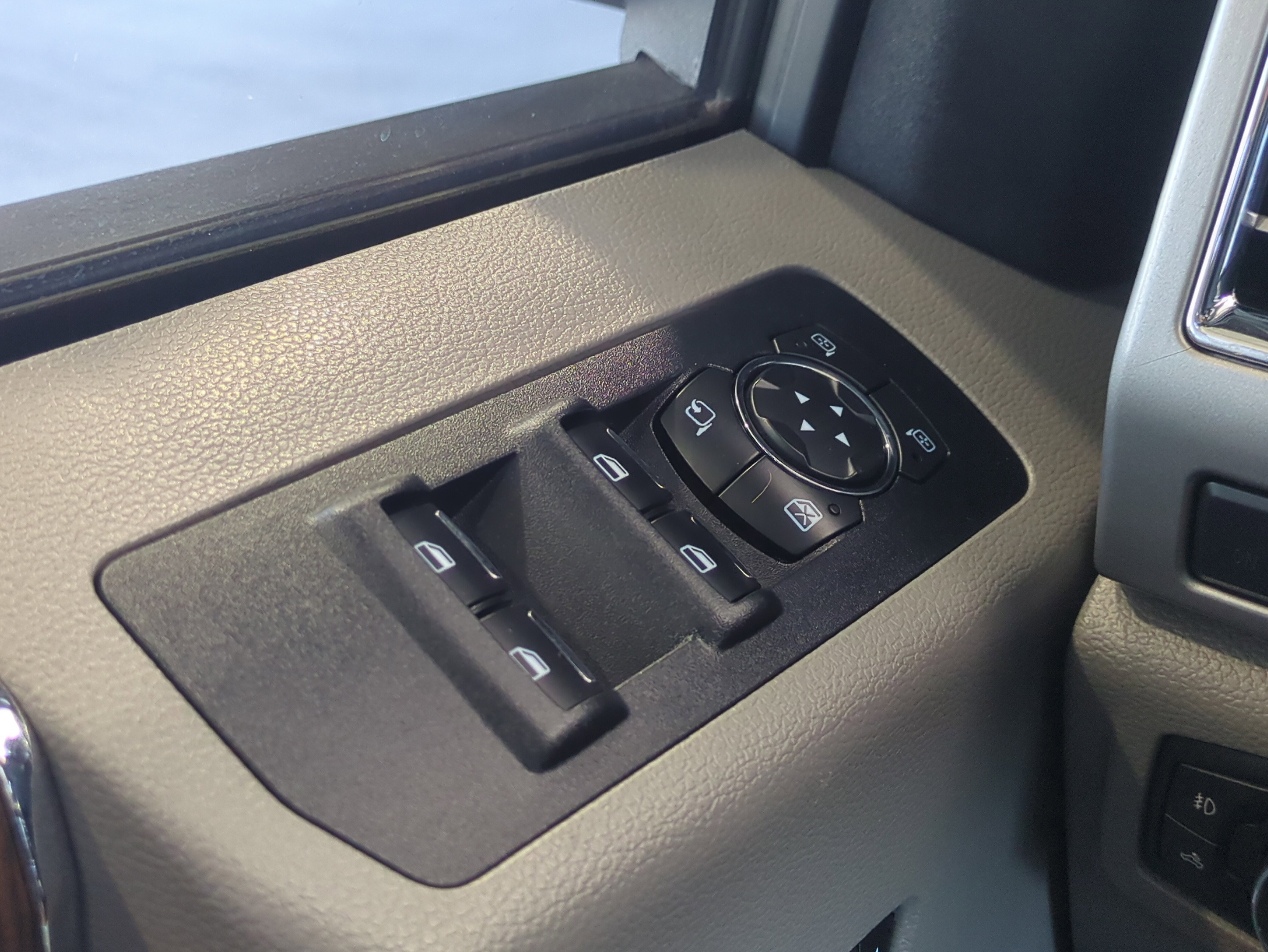 Used 2015 Ford F150 Lariat w/ Equipment Group 502A Luxury image 25