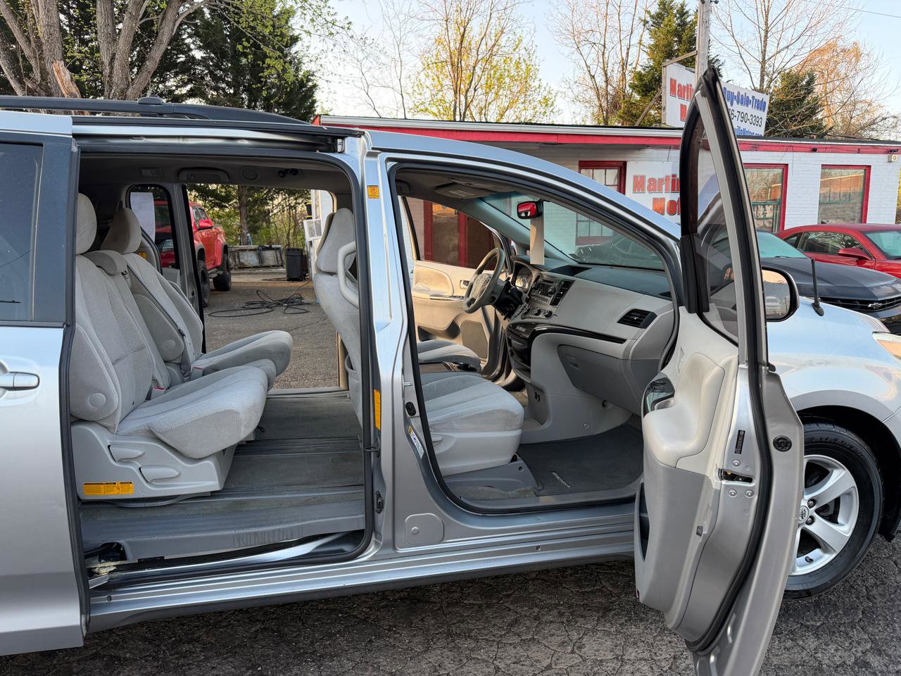 Used 2012 Toyota Sienna LE FWD image 16