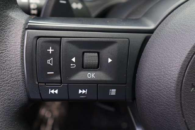 Used 2024 Nissan Rogue SV AWD/4WD image 22