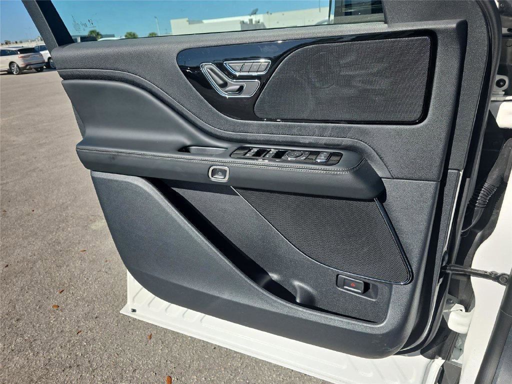 New 2026 Lincoln Aviator AWD image 14