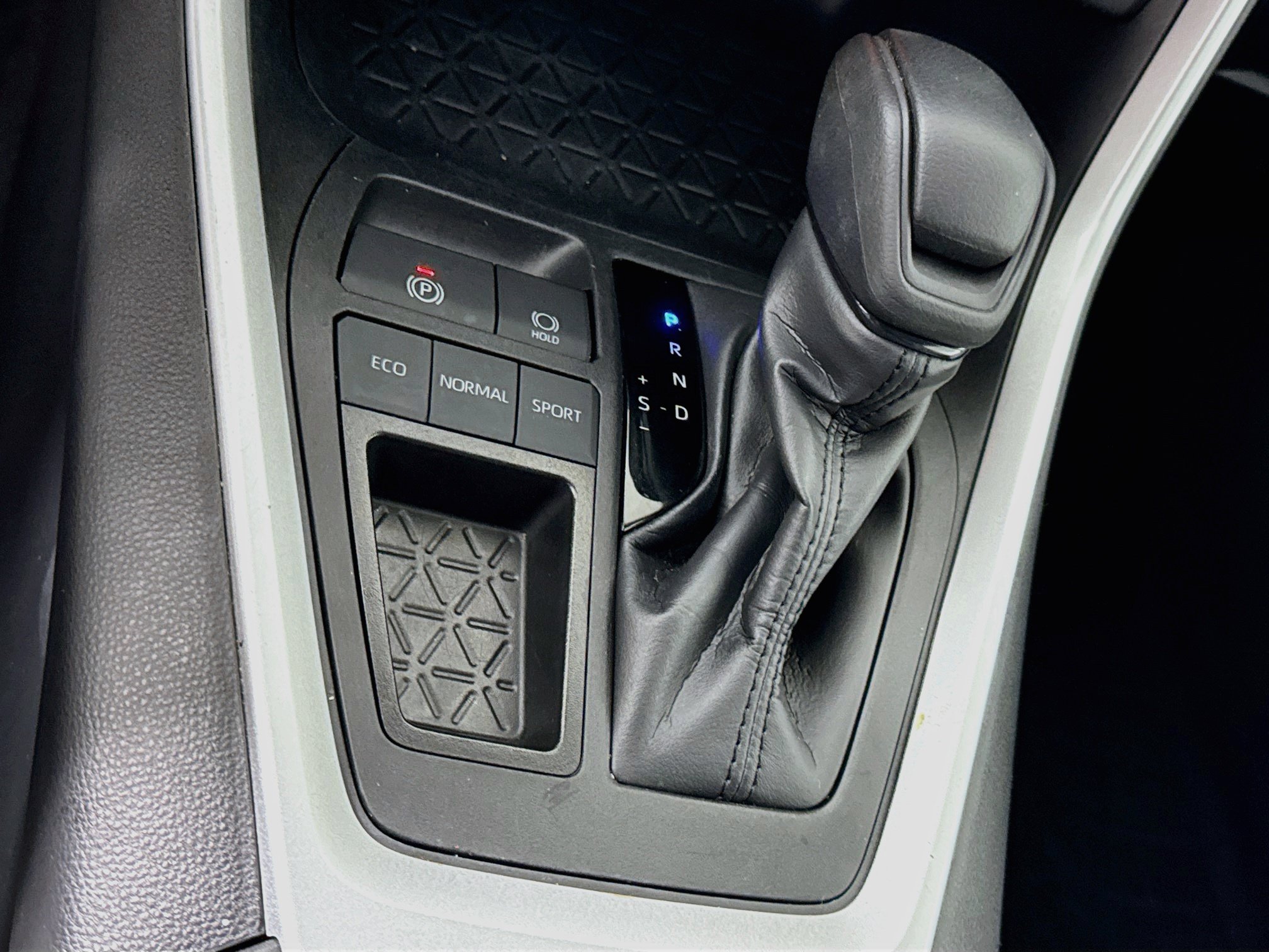 Certified 2024 Toyota RAV4 XLE w/ Convenience Package FWD image 15