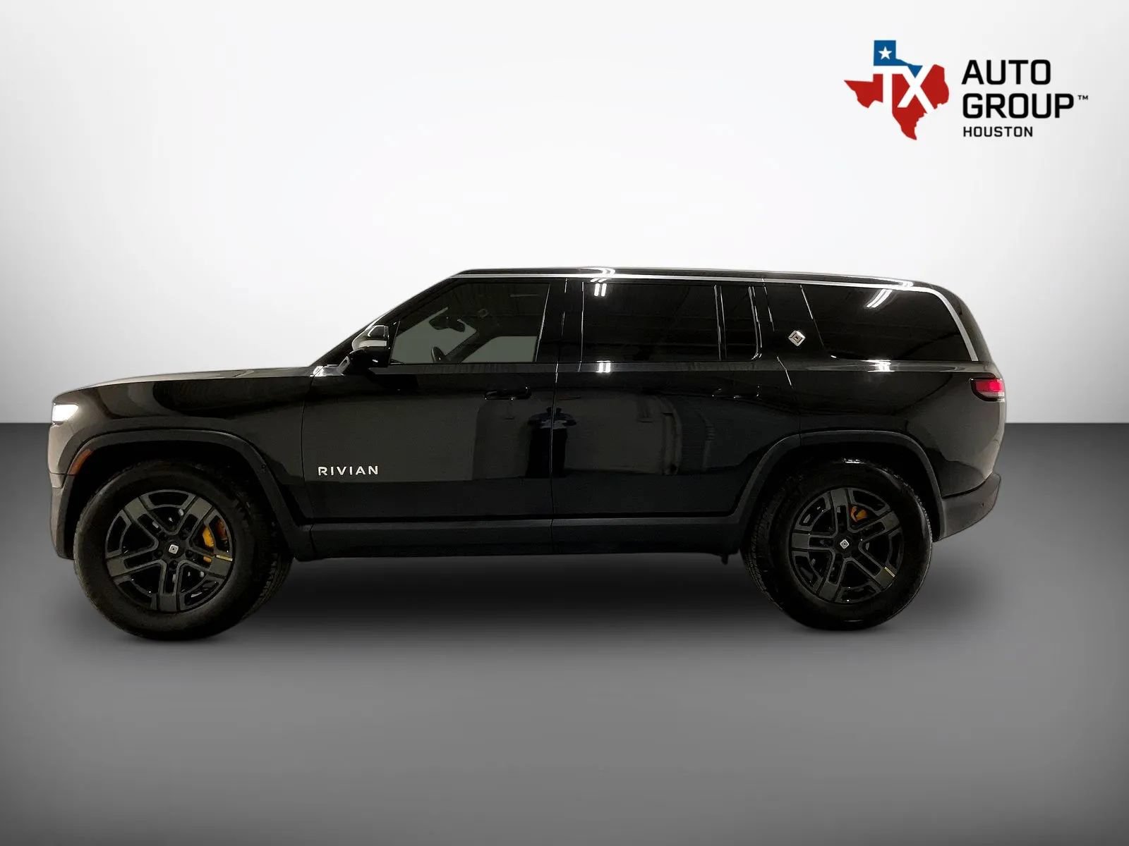 Used 2023 Rivian R1S Adventure Quad AWD/4WD image 9