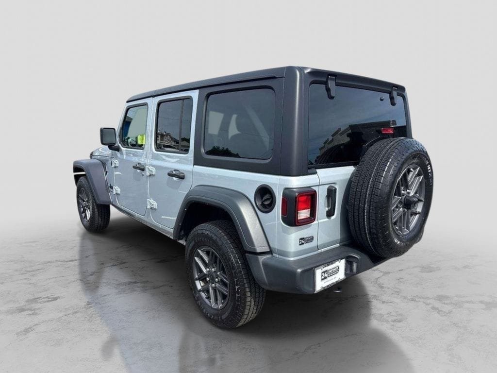 Used 2024 Jeep Wrangler Unlimited Sport AWD/4WD image 3