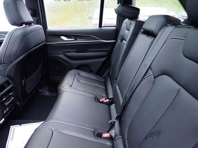 New 2025 Jeep Grand Cherokee Limited w/ MOPAR Finishing Package image 13