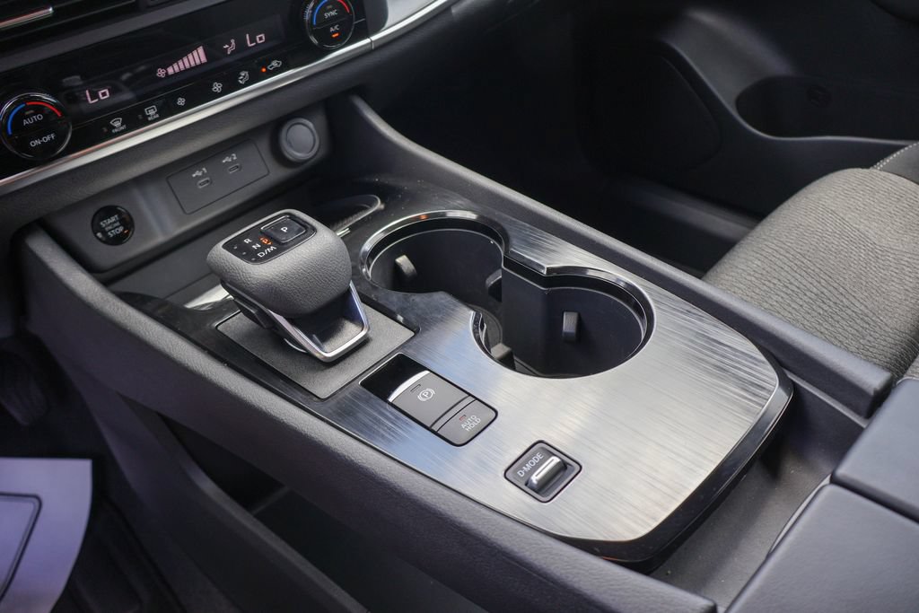 Certified 2026 Nissan Rogue SV FWD image 15