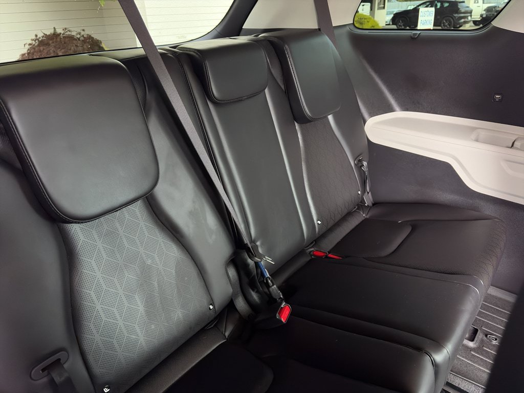 Used 2023 Kia Carnival SX FWD image 25