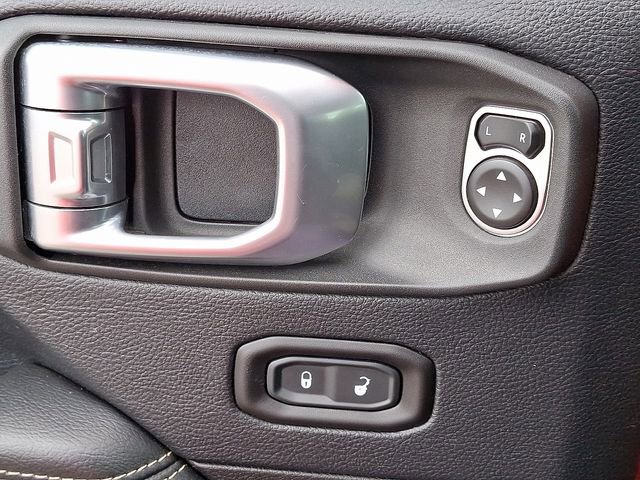 Used 2018 Jeep Wrangler Unlimited Sahara image 20