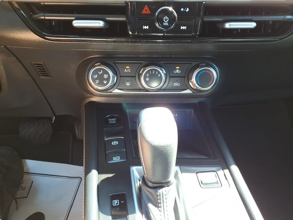 Used 2025 Nissan Kicks SV AWD/4WD image 21
