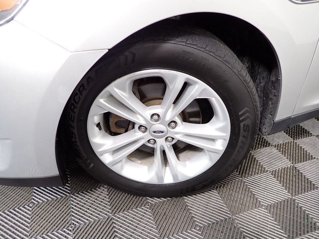 Used 2015 Ford Taurus SEL w/ Equipment Group 201A FWD image 37