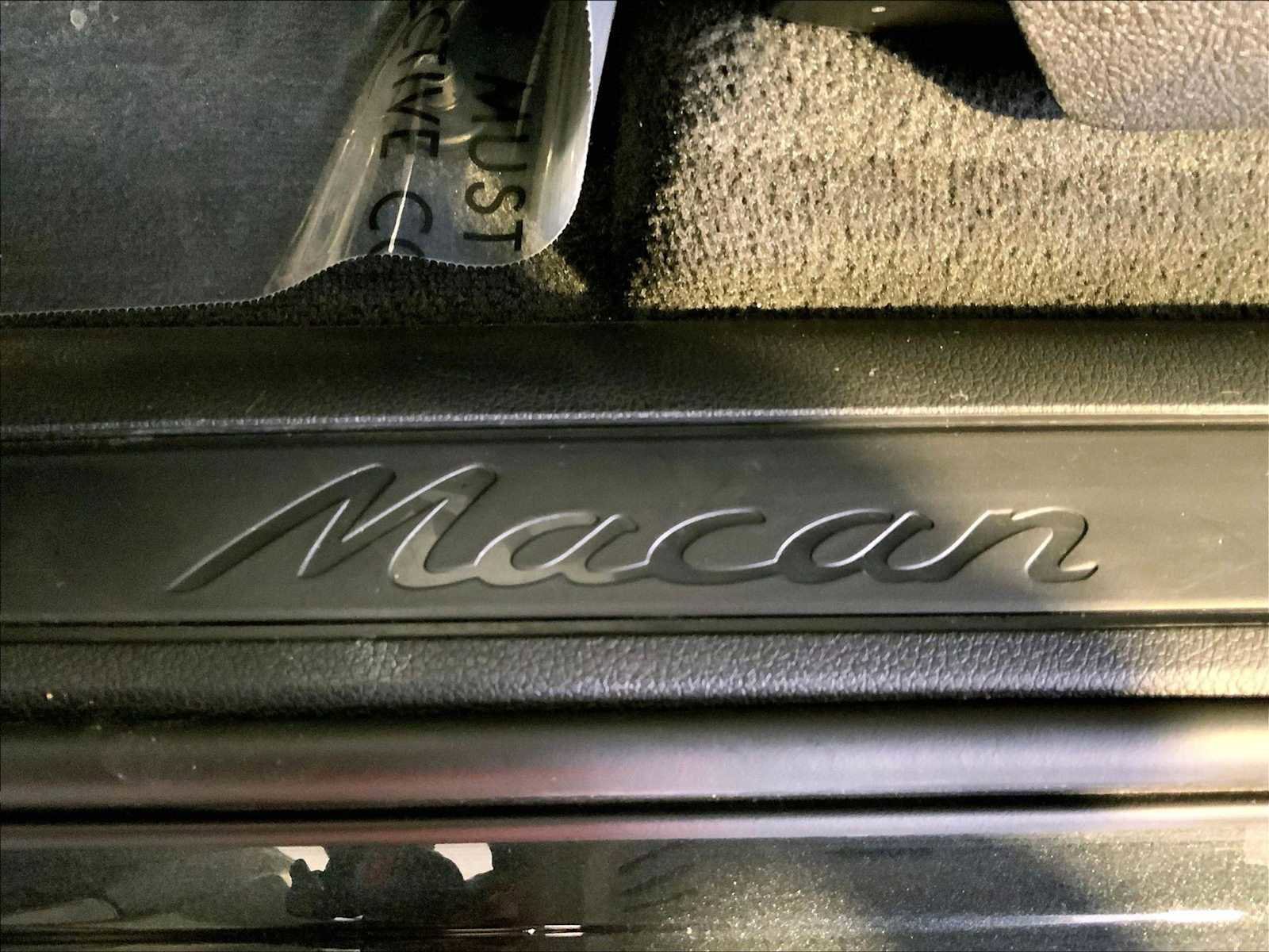 Certified 2024 Porsche Macan image 19